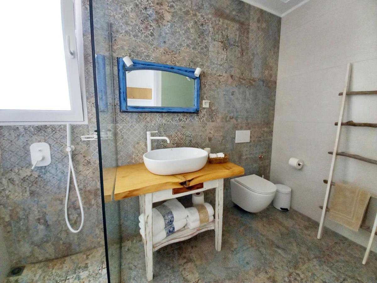 Notus Suites Плакиас Экстерьер фото