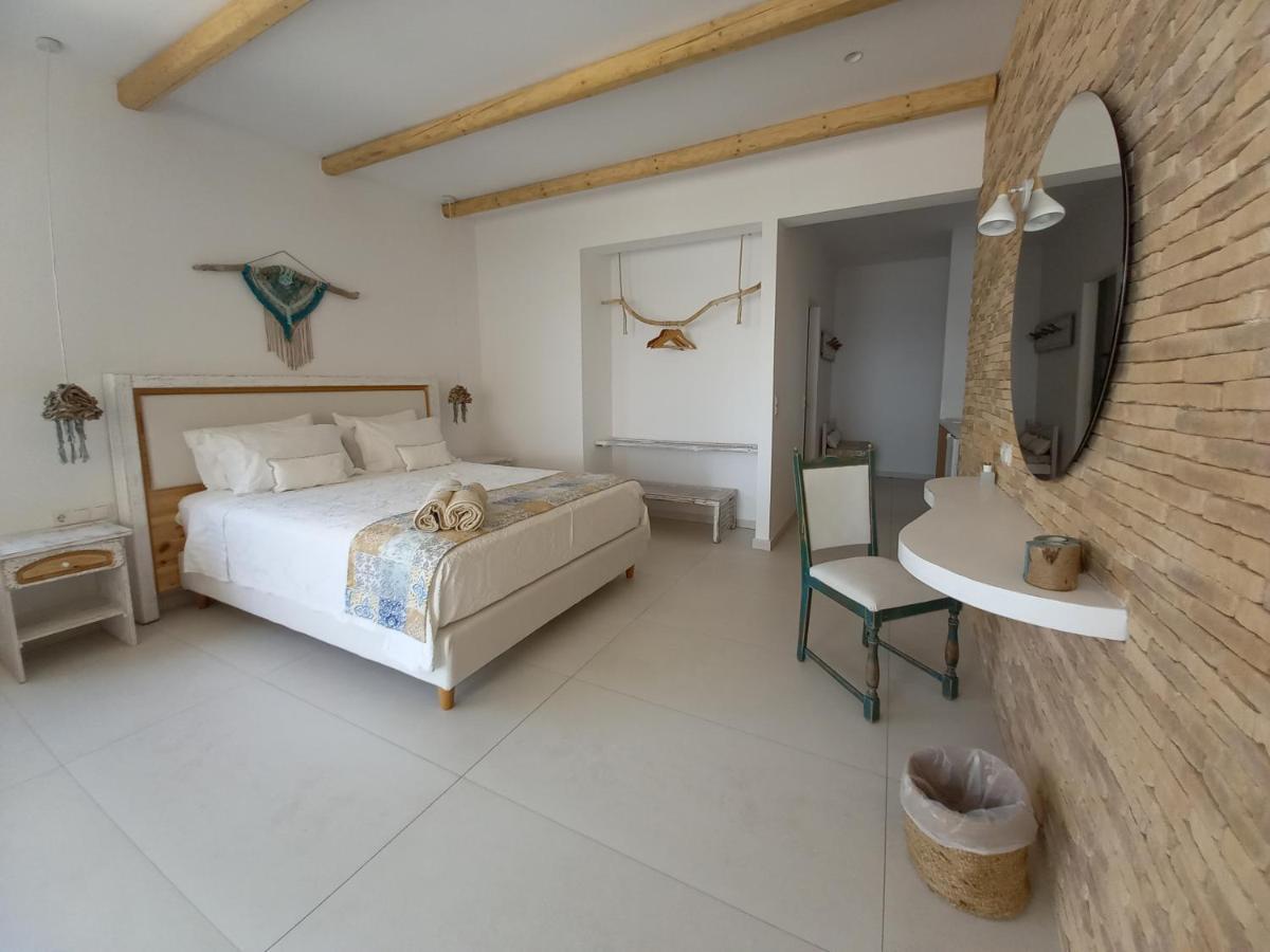 Notus Suites Плакиас Экстерьер фото