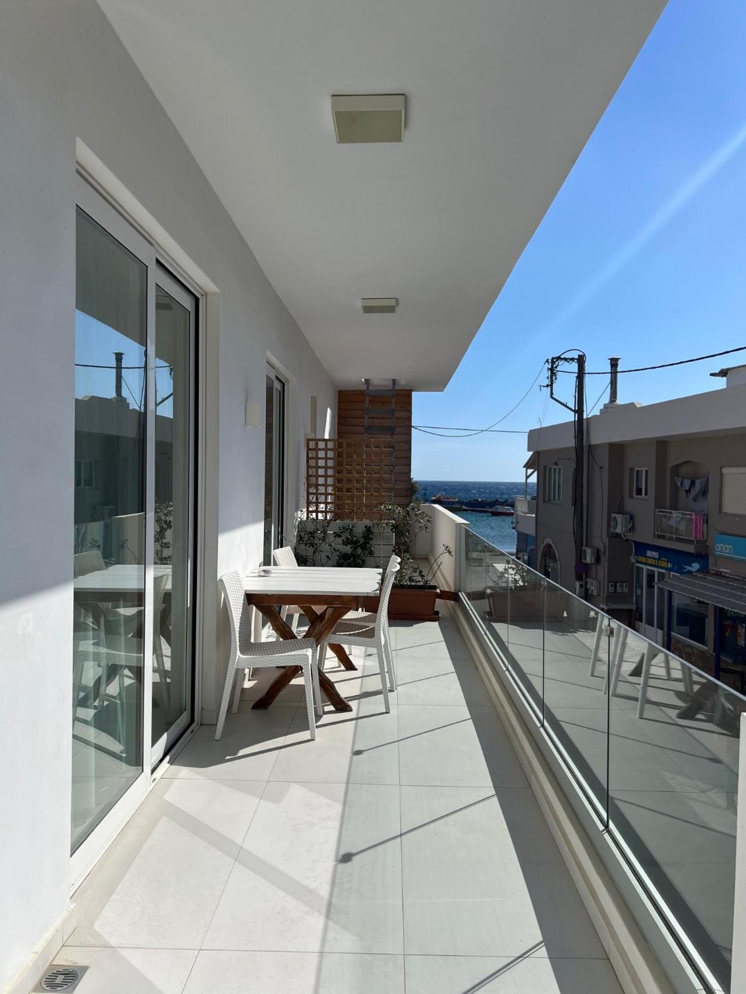 Notus Suites Плакиас Экстерьер фото