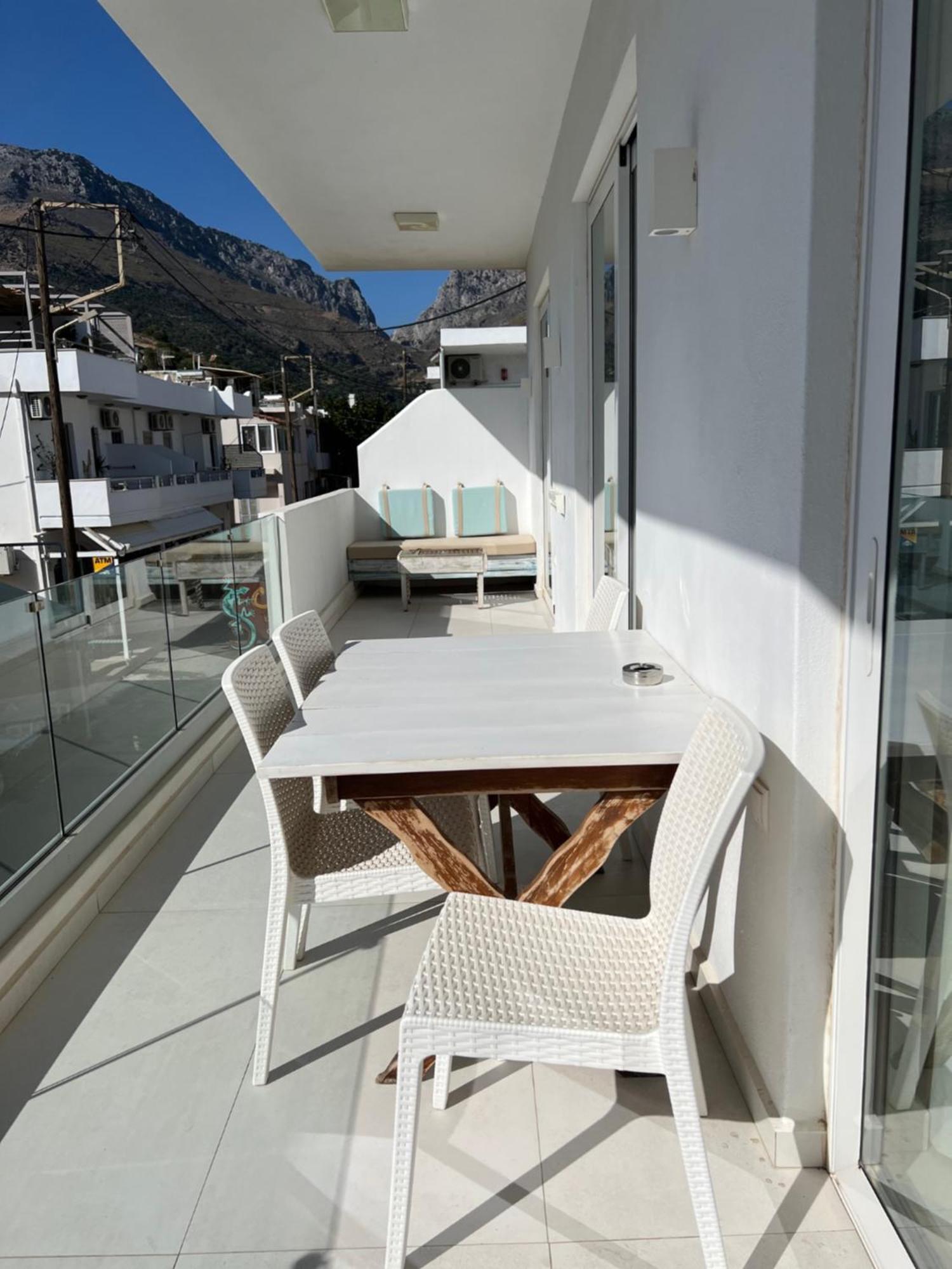 Notus Suites Плакиас Экстерьер фото