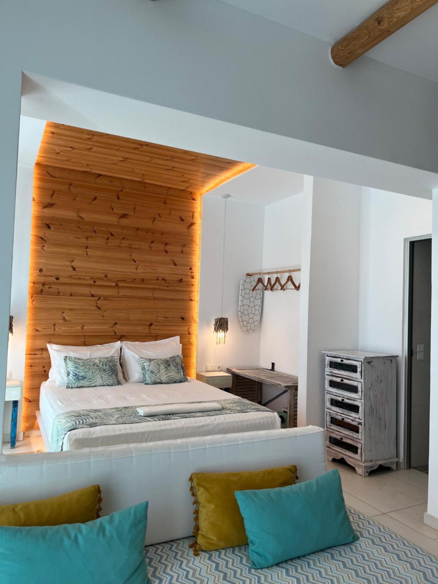 Notus Suites Плакиас Экстерьер фото