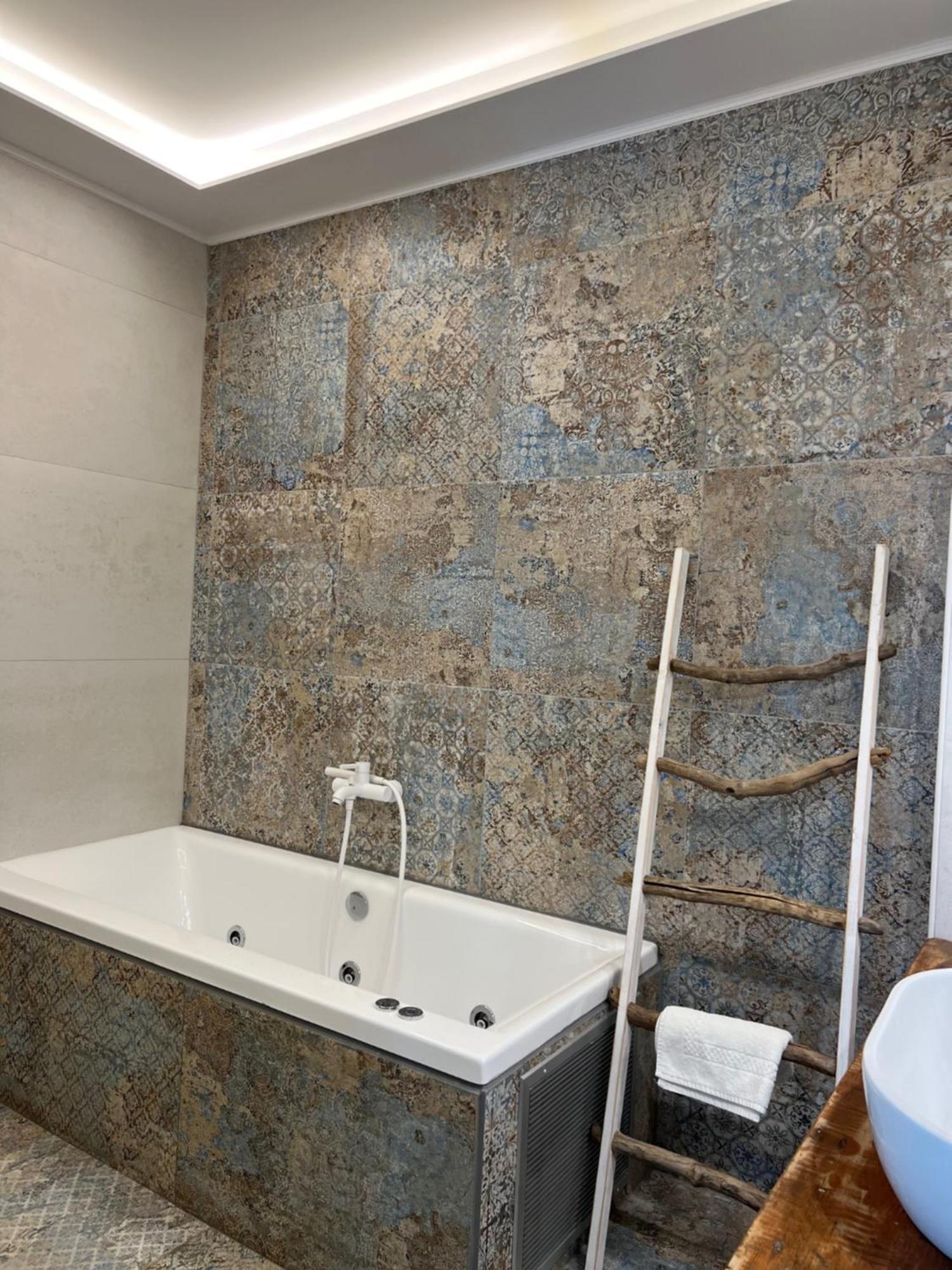 Notus Suites Плакиас Экстерьер фото